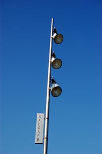 El alumbramiento público es un típico ejemplo de bien público