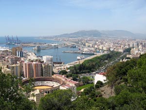 Actividad industrial en el puerto de Málaga.