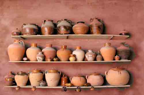 Uso de la arcilla para fabricación de disiçtintos tipos de recipientes.