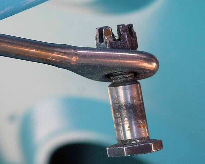 Perno en un cable de mando Perno en un cable de mando