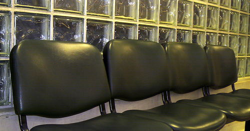 Sala de espera Sillas de una sala de espera vacía