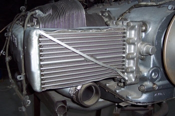Radiador de coche que utiliza sales de cromo como inhibidor