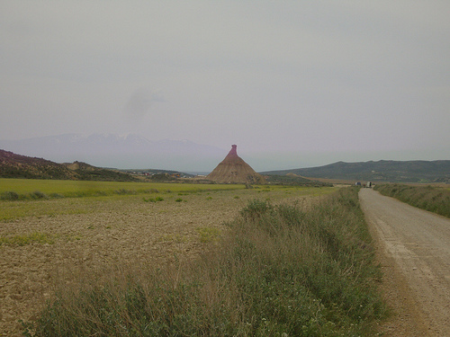 El paisaje de Bardenas y las Cinco Villas está modelado por la acción del viento, el agua y el hombre.
